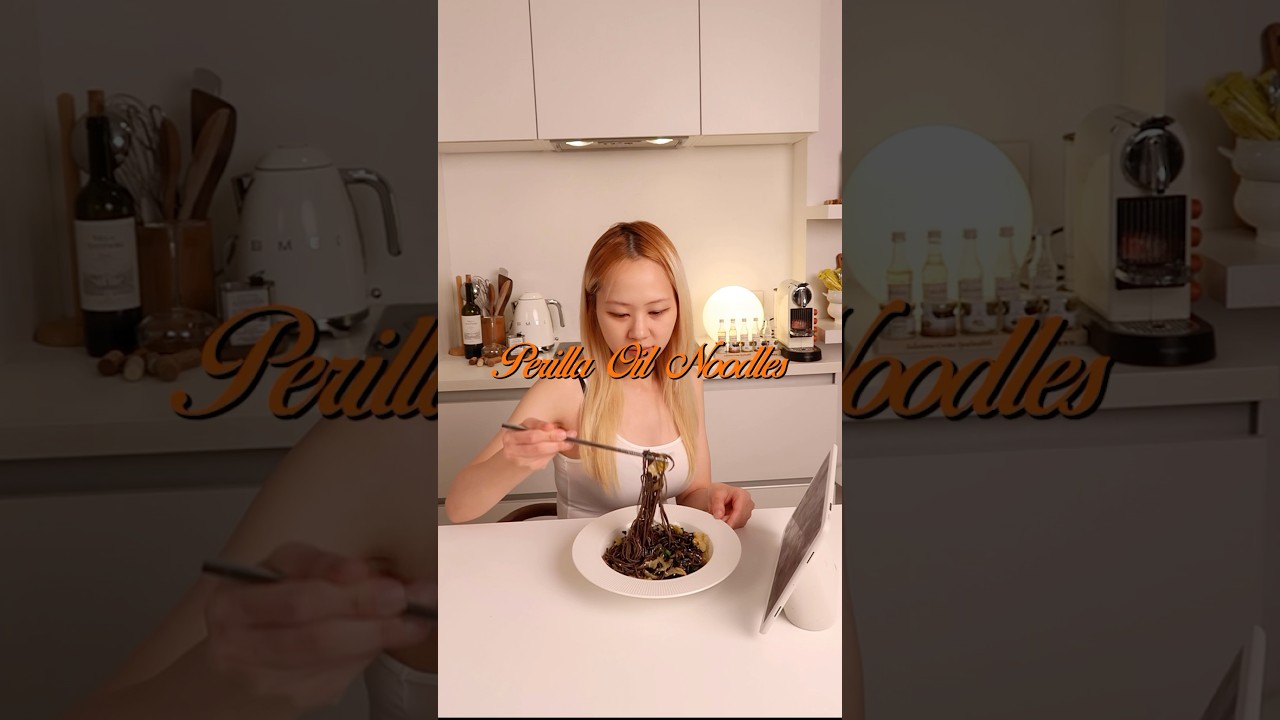 Perilla oil noodles: Deulgireum makguksu