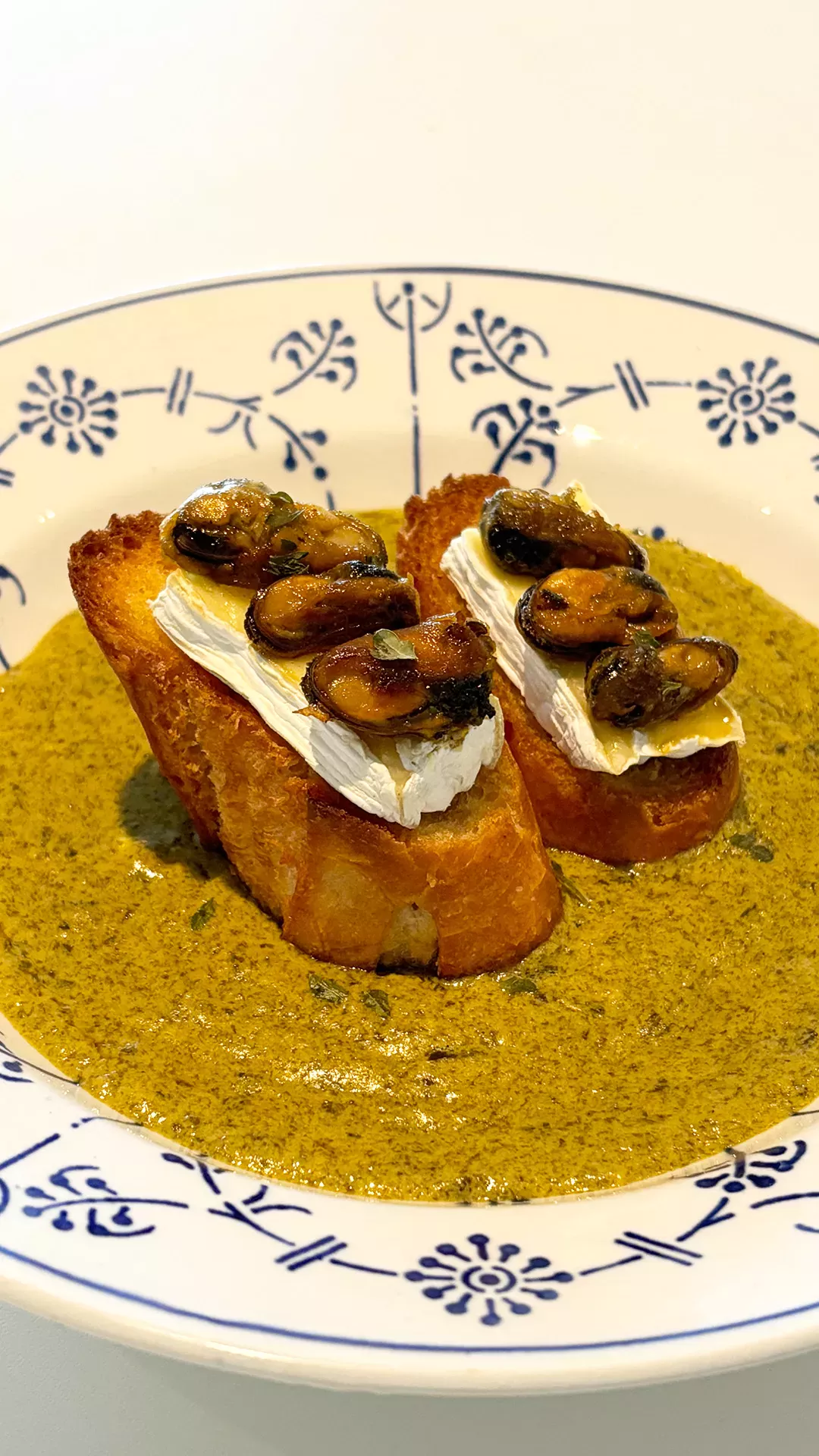 Mussel Seaweed Cream Soup