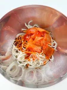 kimchi bibim guksu
