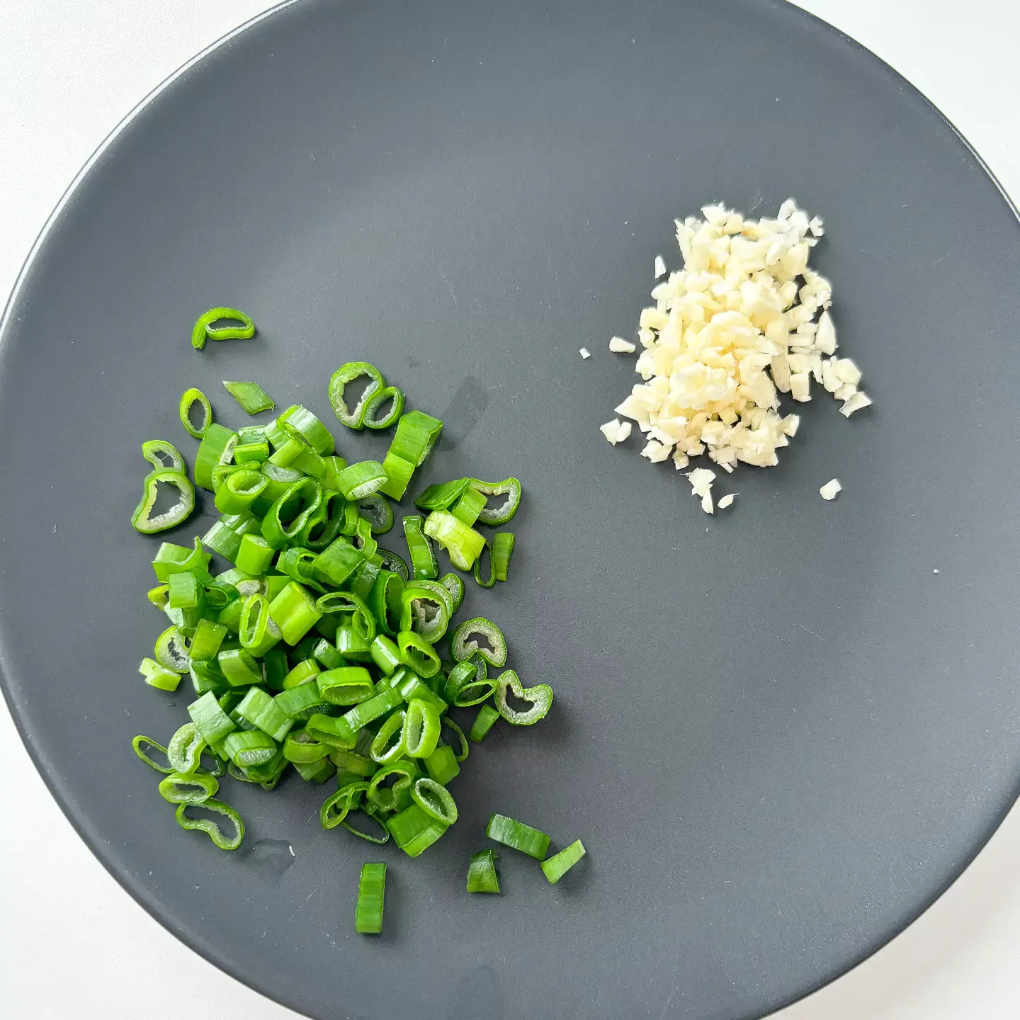 Yukhoe with Rice Paper Chips - Easy Korean Beef Tartare yukhoe