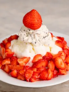 strawberry bingsu