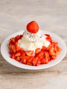 strawberry bingsu