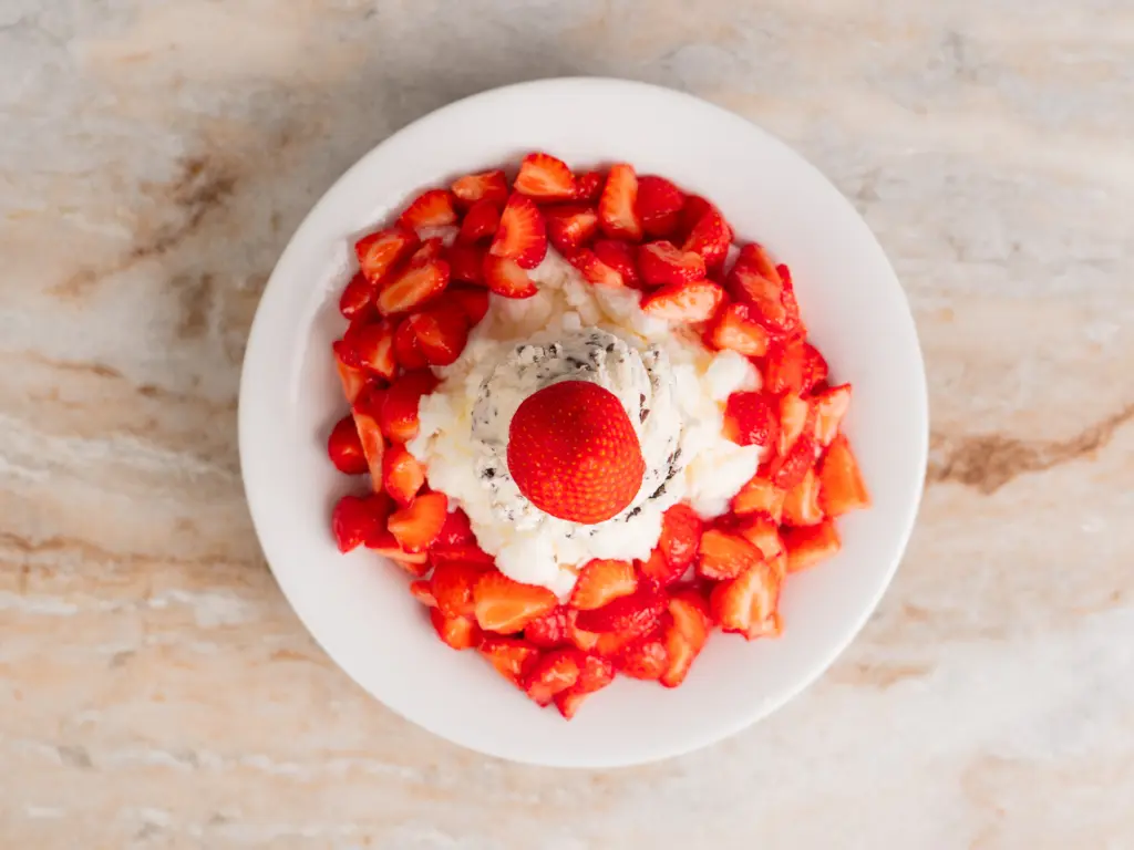Strawberry Bingsu: Korean Shaved Ice strawberry bingsu