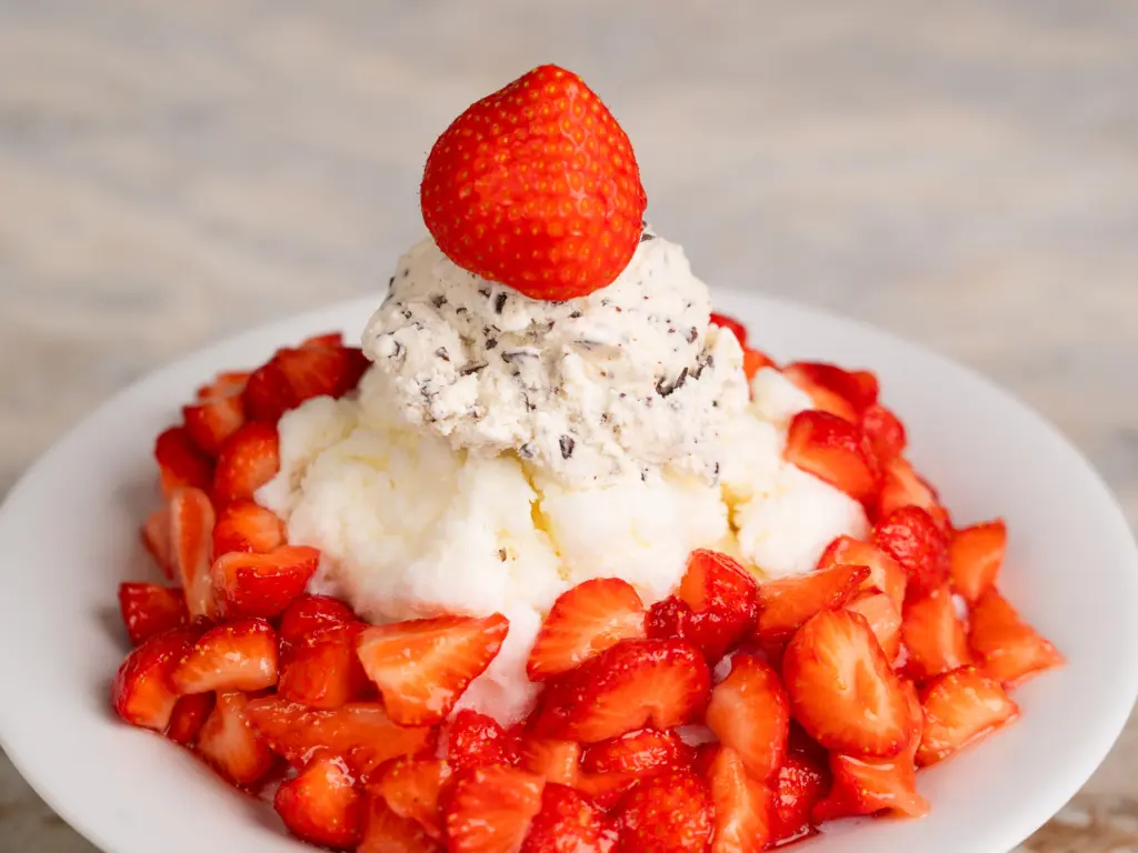 Strawberry Bingsu: Korean Shaved Ice strawberry bingsu