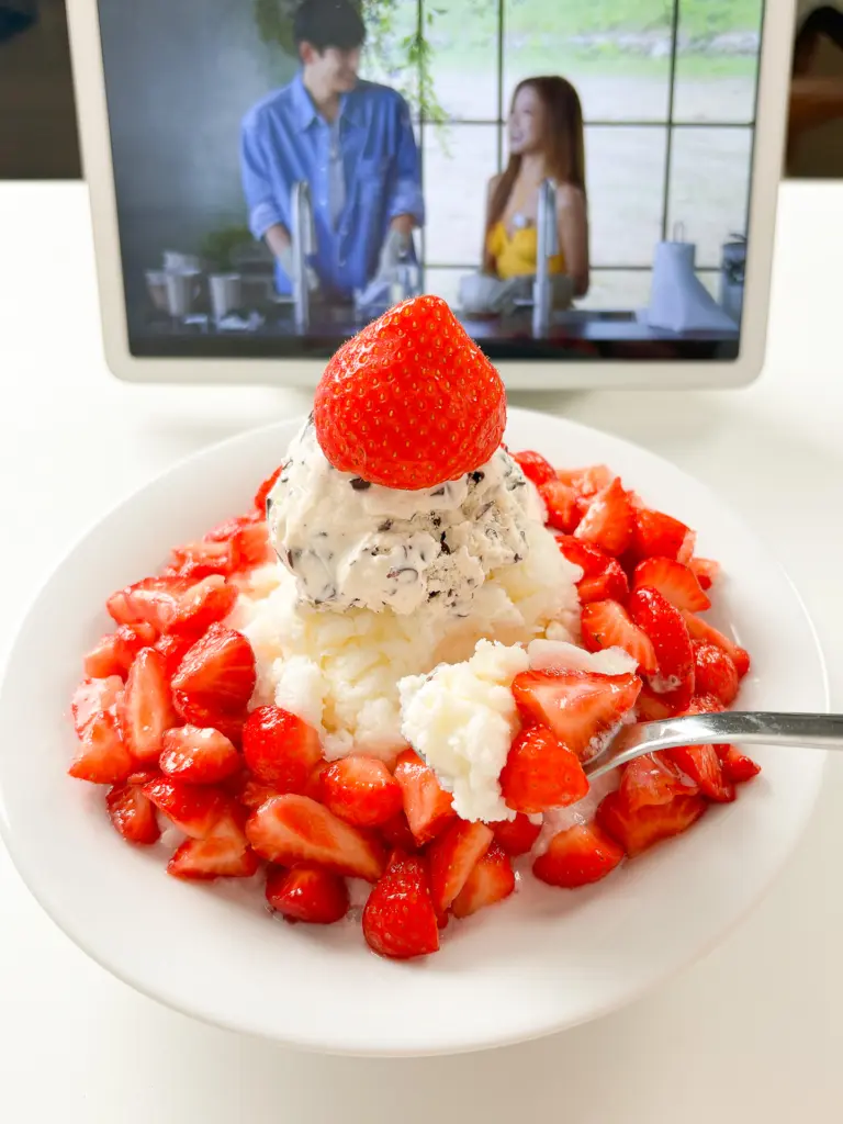 Strawberry Bingsu: Korean Shaved Ice strawberry bingsu