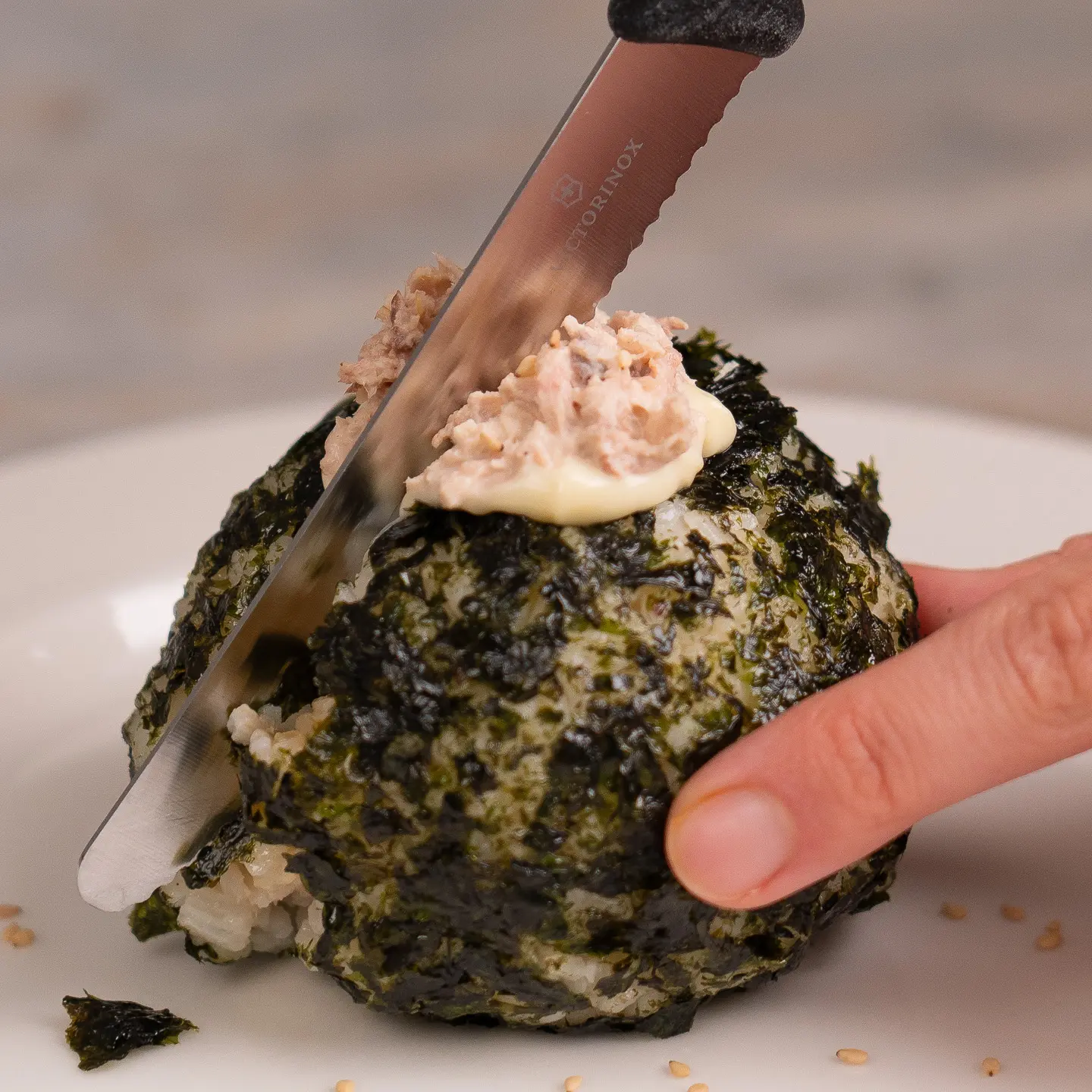 Easy Kimchi Tuna Jumeokbap: Korean Rice Balls kimchi tuna jumeokbap