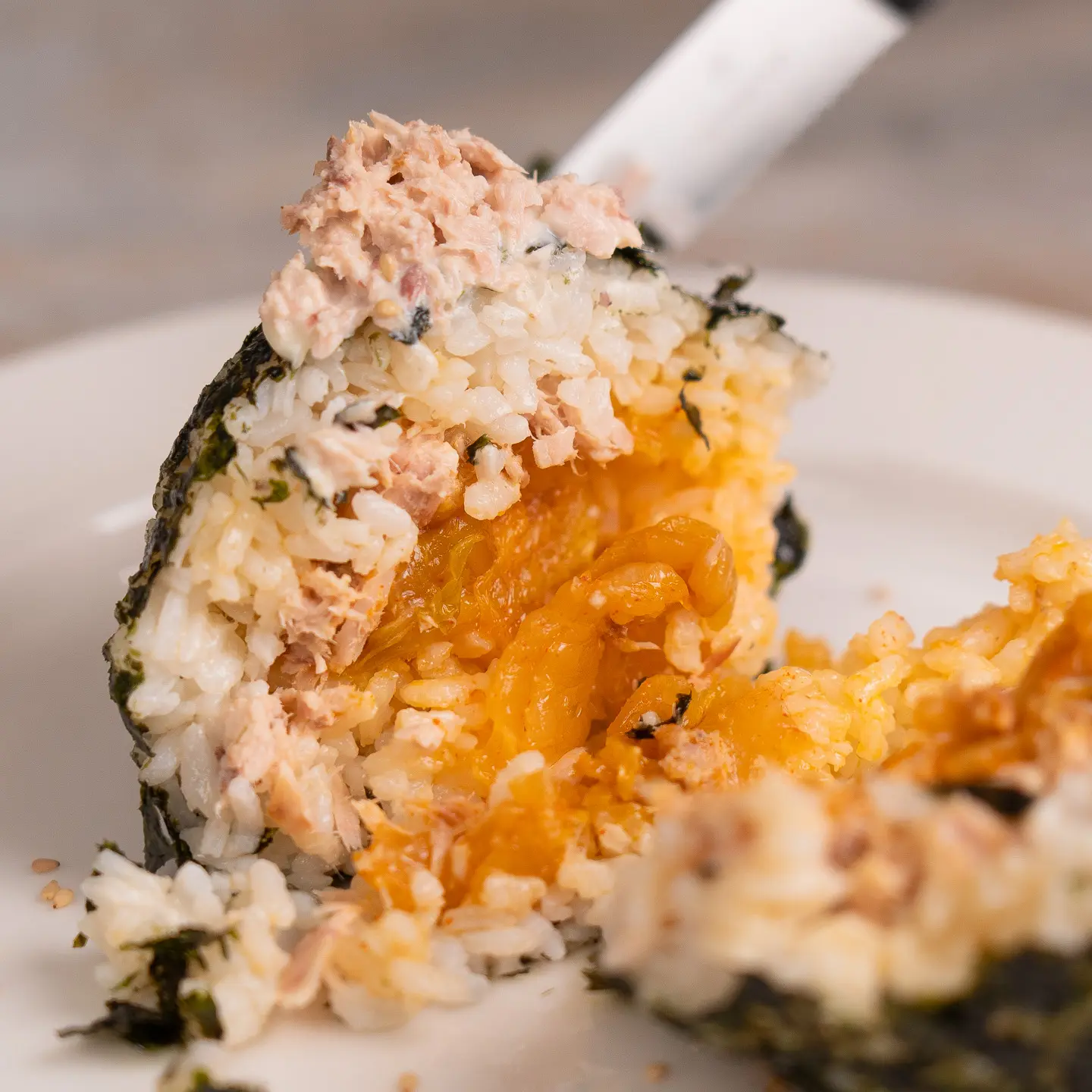Easy Kimchi Tuna Jumeokbap: Korean Rice Balls kimchi tuna jumeokbap