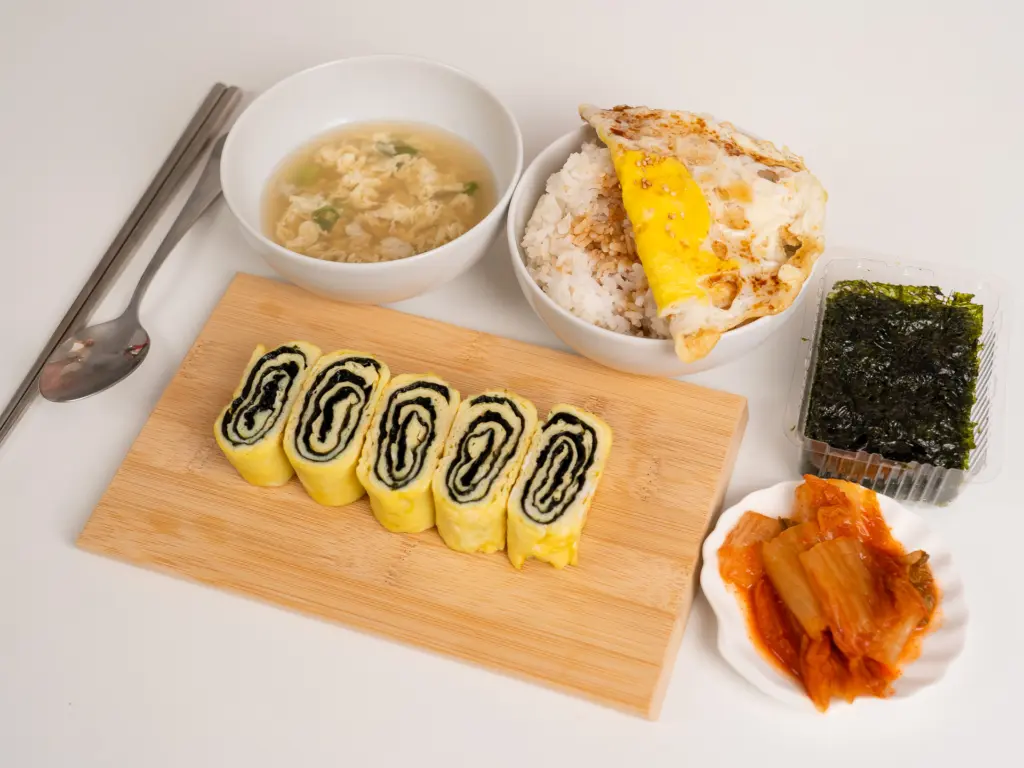 Gyeran Bapsang: Easy Korean Home Meal with Eggs (Egg Rice, Egg Soup, Egg Roll) gyeran bapsang