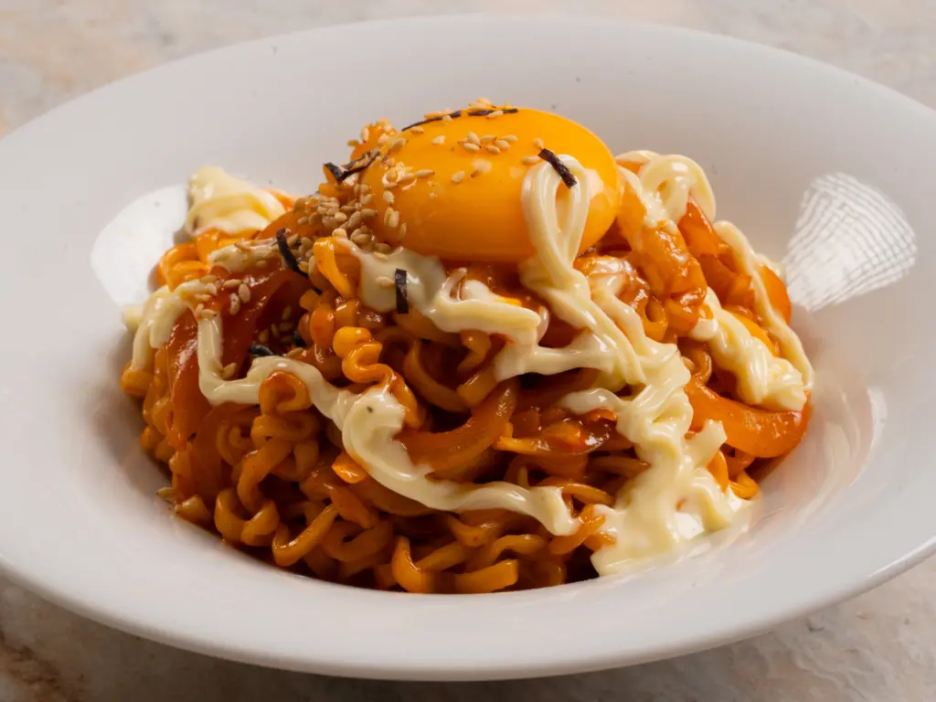 Viral Creamy Onion Buldak Ramyun: ‘Earth Arcade’ Buldak Noodles buldak ramyeon