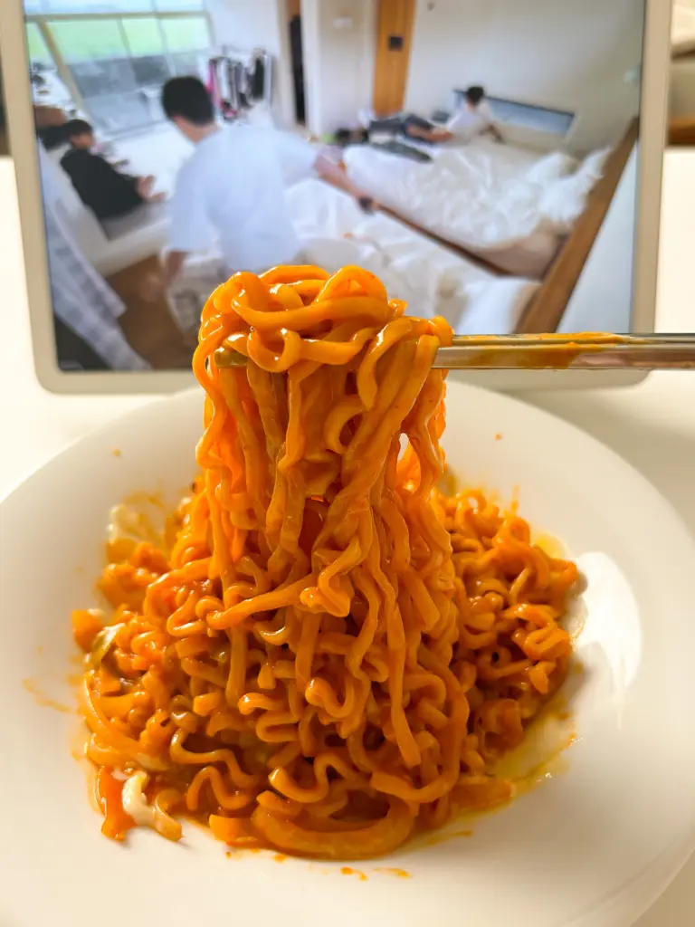 Viral Creamy Onion Buldak Ramyun: ‘Earth Arcade’ Buldak Noodles buldak ramyeon
