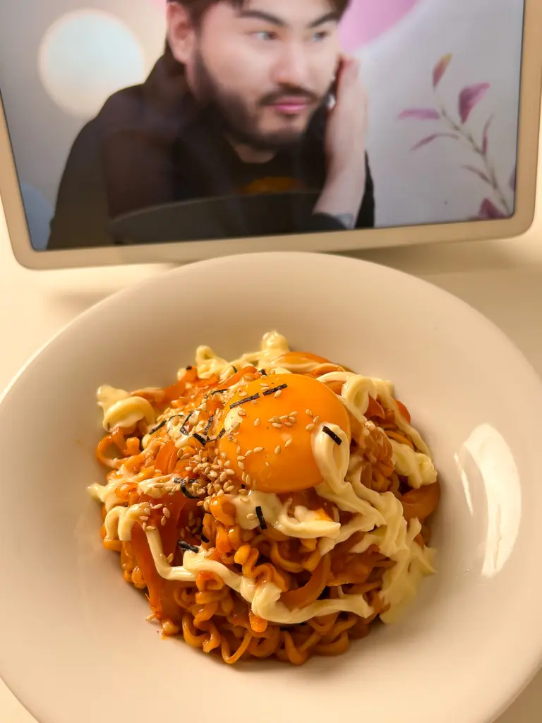 Viral Creamy Onion Buldak Ramyun: ‘Earth Arcade’ Buldak Noodles buldak ramyeon