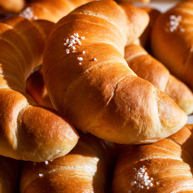 Easy Korean Salt Bread with Dinner Rolls Korean bakery, Korean bread