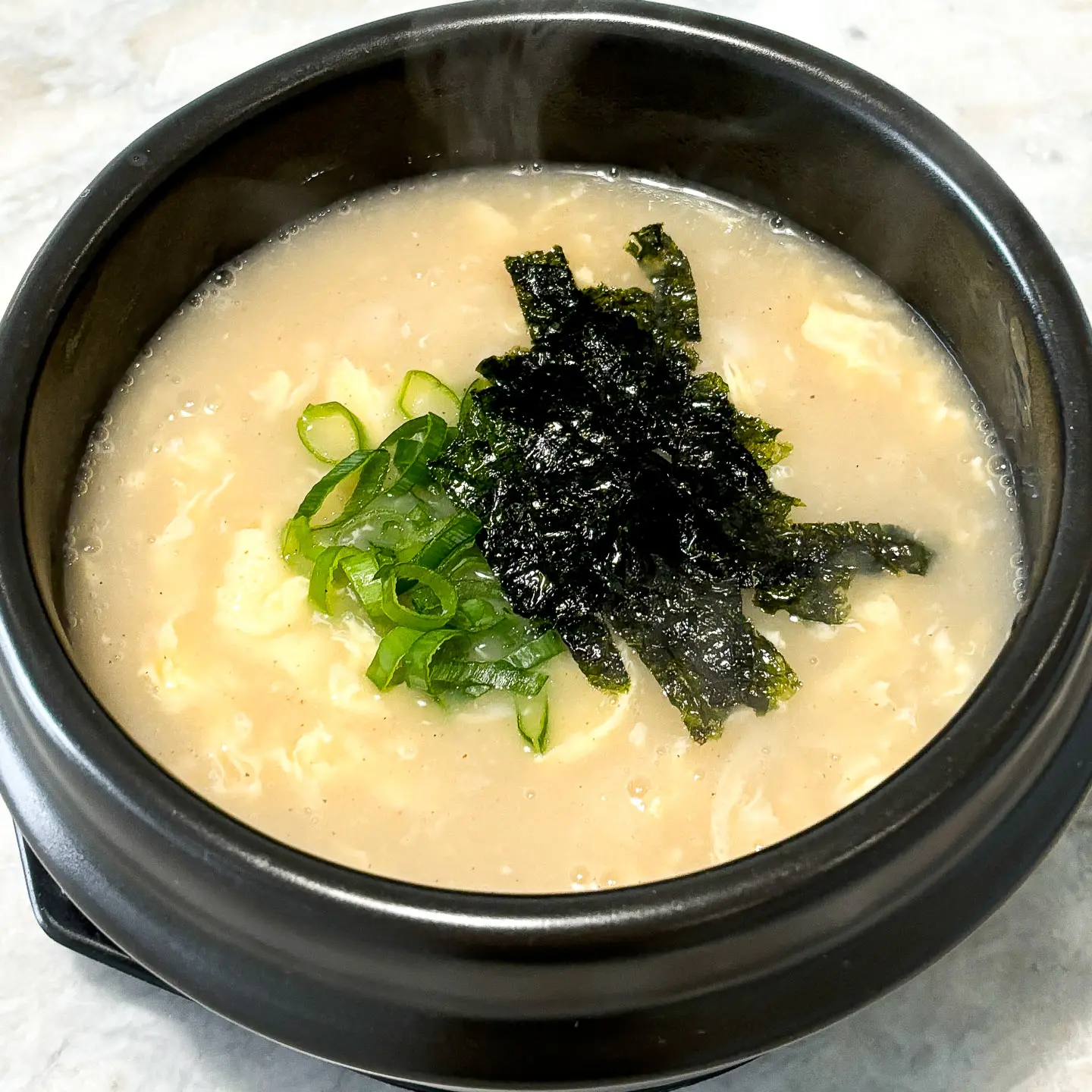 Easy Tteokguk (Korean Rice Cake Soup) tteokguk