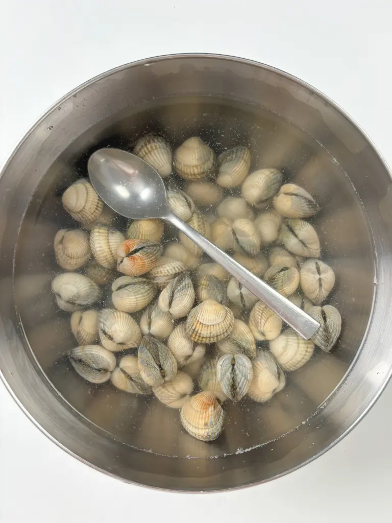 clam spinach doenjang soup
