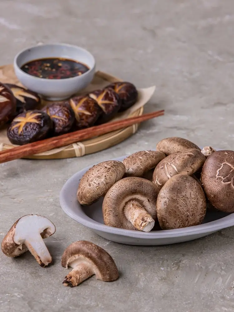 Korean Shiitake Mushroom Banchan: Best Pyogo Beoseot Bokkeum Korean Shiitake Mushroom Banchan: Best Pyogo Beoseot Bokkeum