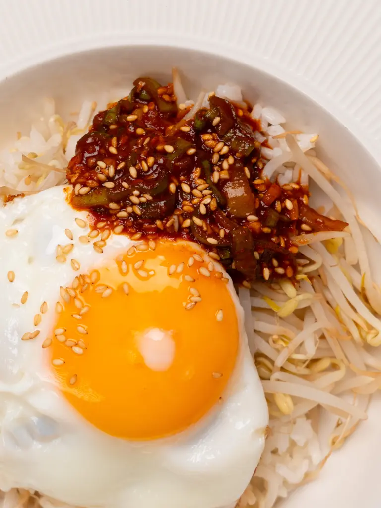 Kongnamul Bibimbap: Quick Microwave Bibimbap with Soybean Sprouts kongnamul bibimbap