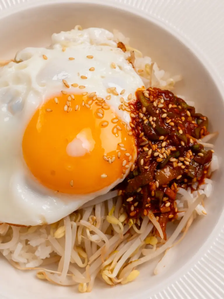Kongnamul Bibimbap: Quick Microwave Bibimbap with Soybean Sprouts kongnamul bibimbap