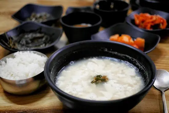 Easy Korean Seafood Sundubu Jjigae with Clams & Shrimp Easy Korean Seafood Sundubu Jjigae with Clams & Shrimp
