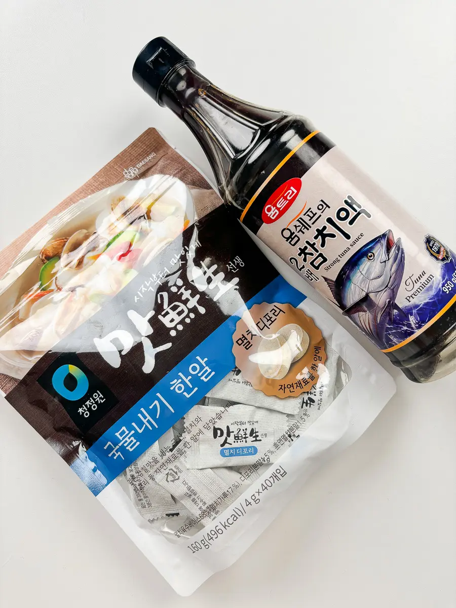 napa cabbage soup, korean soybean paste soup recipe, korean comfort food, doenjang guk