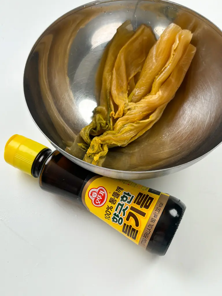 Mukcham Mari: Aged Kimchi Kimbap No Seaweed Needed! mukcham mari, kimchi kimbap, tuna mayo