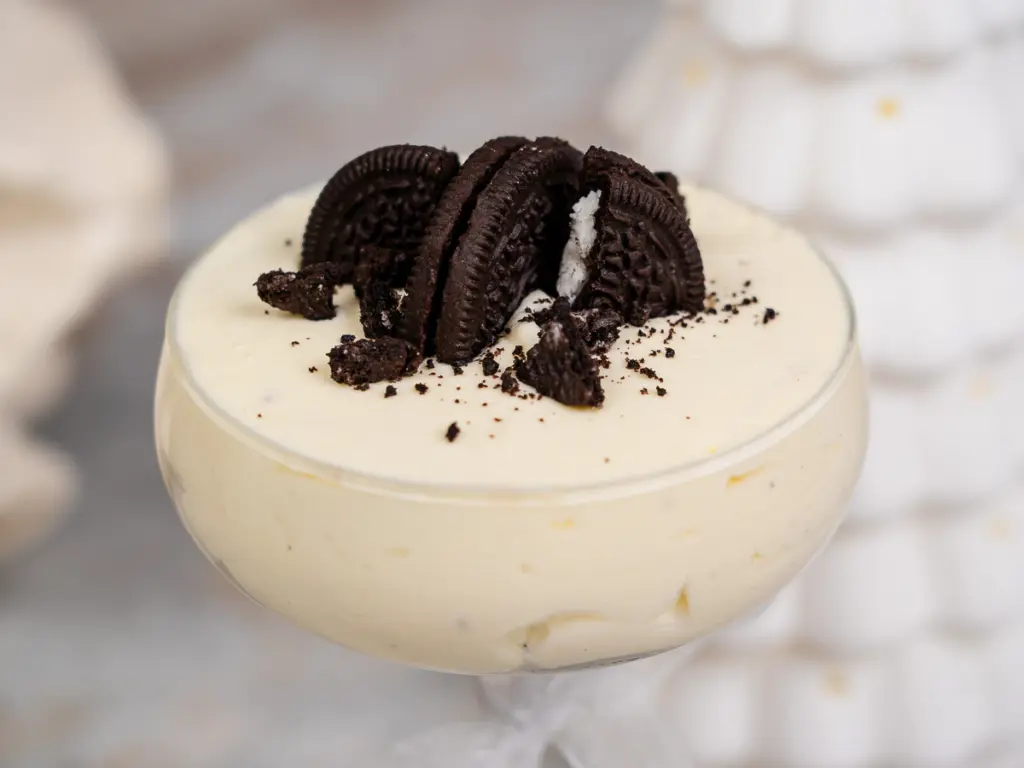 Easy Oreo Icebox Cake Parfaits: Elegant No-Bake Dessert Oreo icebox cake recipe, oreo parfait, oreo trifle