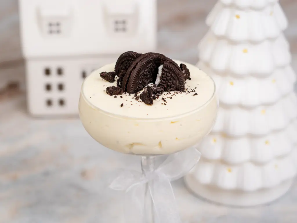 Easy Oreo Icebox Cake Parfaits: Elegant No-Bake Dessert Oreo icebox cake recipe, oreo parfait, oreo trifle