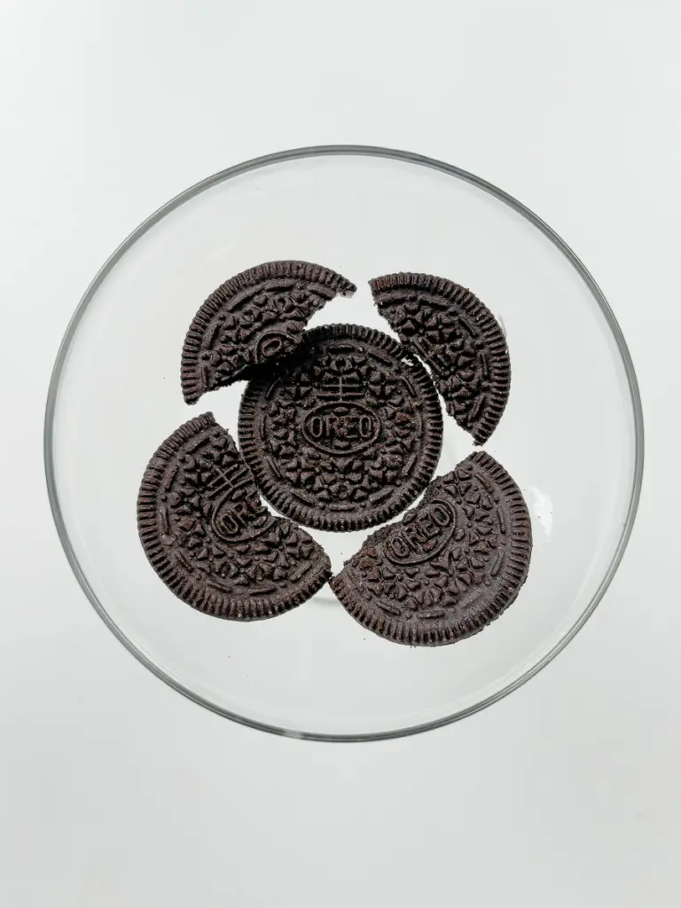 Easy Oreo Icebox Cake Parfaits: Elegant No-Bake Dessert Oreo icebox cake recipe, oreo parfait, oreo trifle