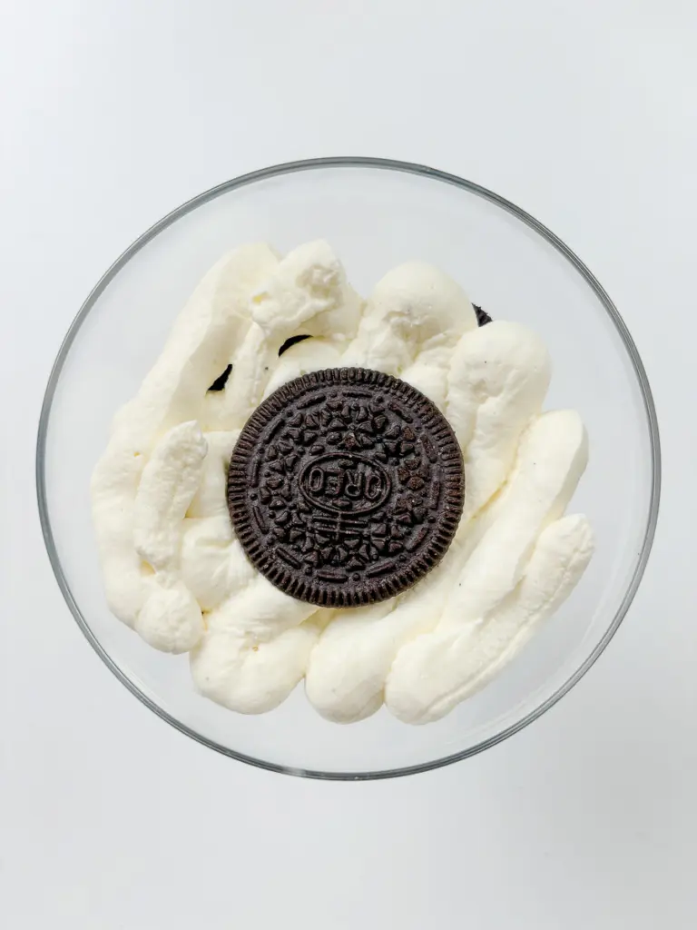 Easy Oreo Icebox Cake Parfaits: Elegant No-Bake Dessert Oreo icebox cake recipe, oreo parfait, oreo trifle