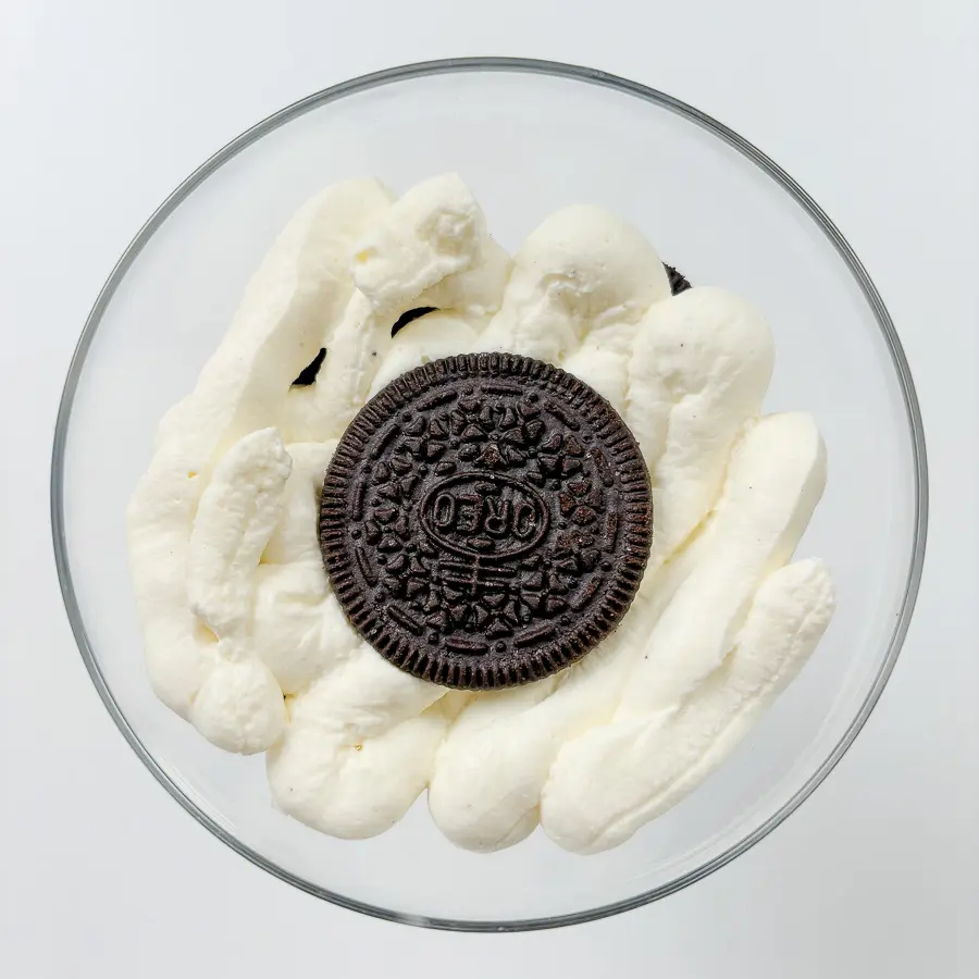 Easy Oreo Icebox Cake Parfaits: Elegant No-Bake Dessert Oreo icebox cake recipe, oreo parfait, oreo trifle