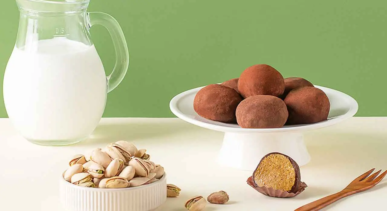 10 Best Dubai Chocolate Desserts in Korea from Dubai Chewy Cookie Dubai chocolate dessert in Korea