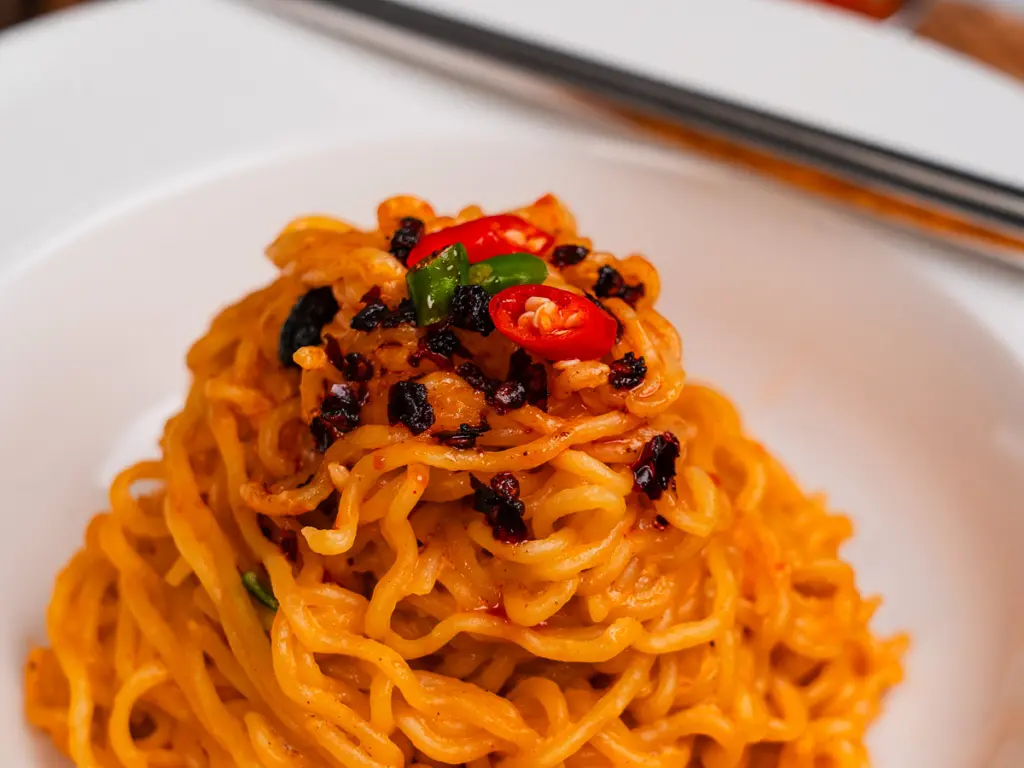 bibim mayo ramyeon, creamy ramen hack, ramyeon recipe