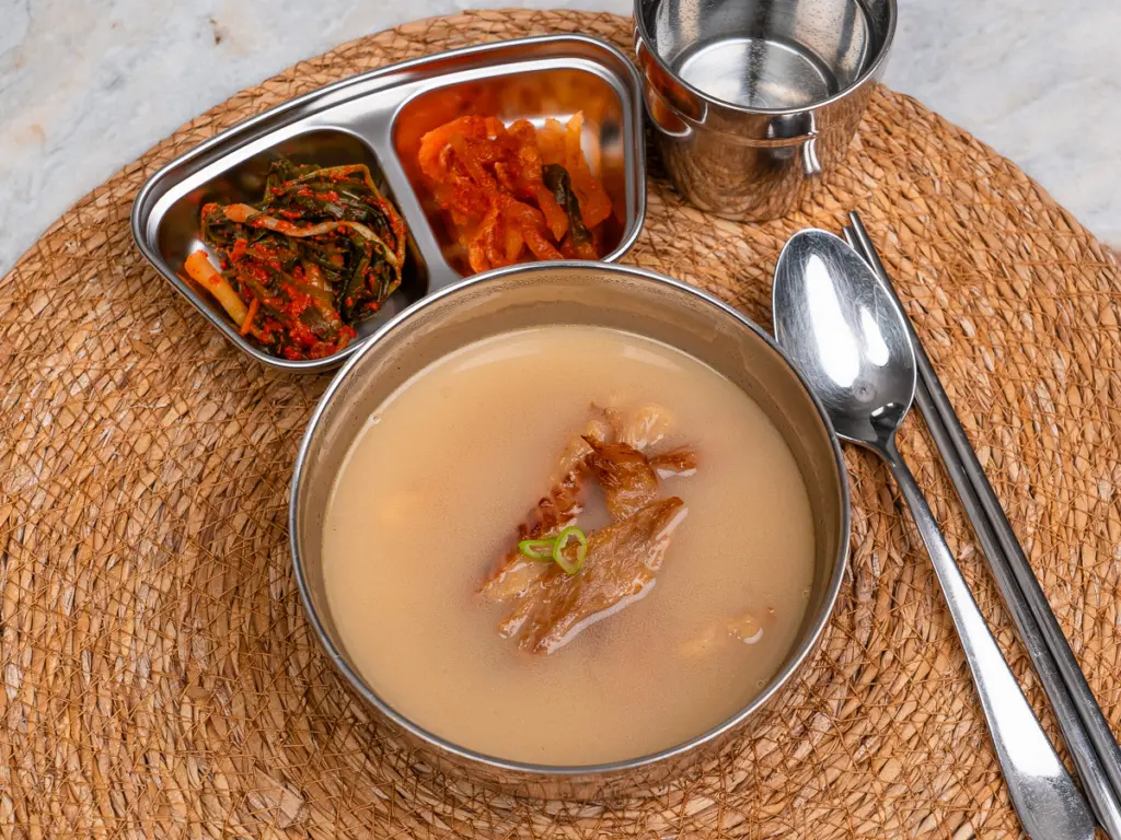 Brewmaster Yun's Dried Pollock Soup: The Best Korean Hangover Soup Culinary Class Wars Brewmaster Yun's Dried Pollock Soup, dried pollock soup recipe, hangover soup