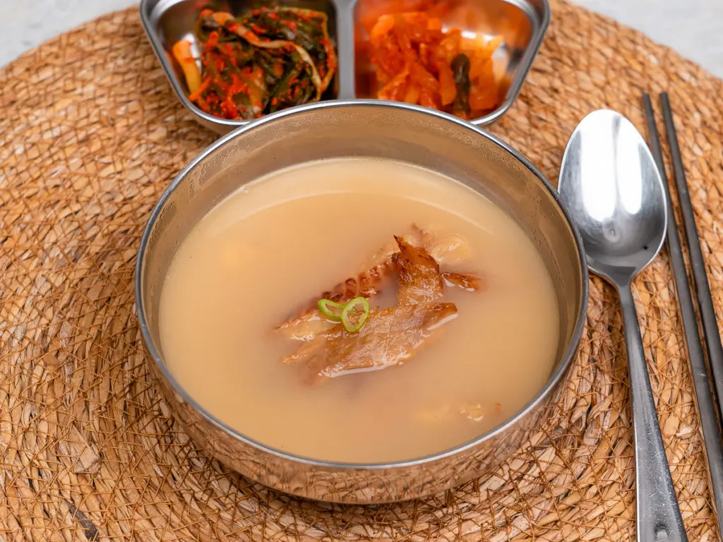 Brewmaster Yun's Dried Pollock Soup: The Best Korean Hangover Soup Culinary Class Wars Brewmaster Yun's Dried Pollock Soup recipe, dried pollock soup recipe, Korean hangover soup