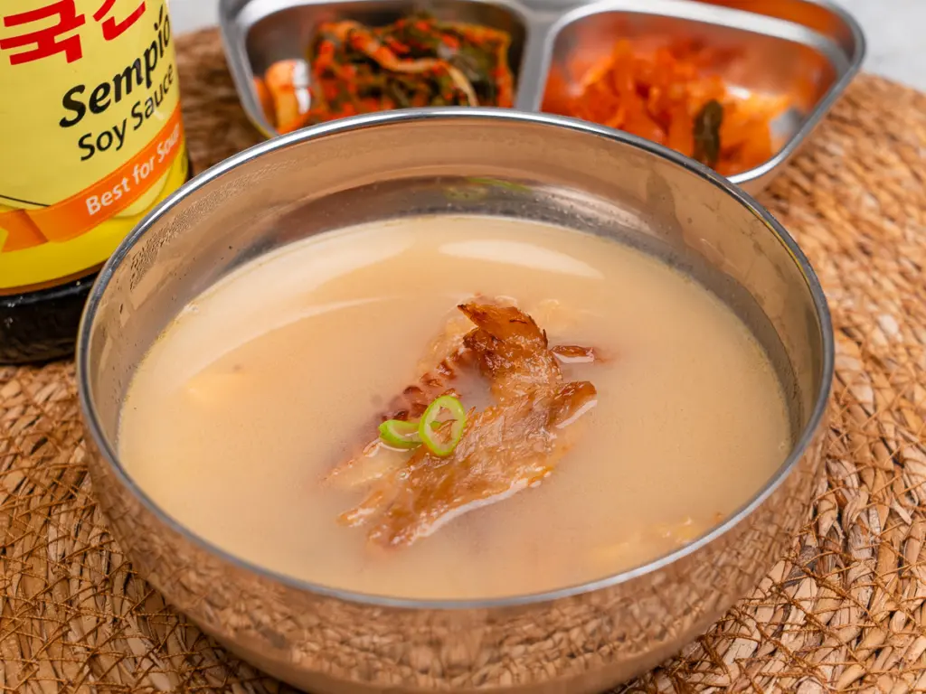 Brewmaster Yun's Dried Pollock Soup: The Best Korean Hangover Soup Culinary Class Wars Brewmaster Yun's Dried Pollock Soup recipe, dried pollock soup recipe, hangover soup