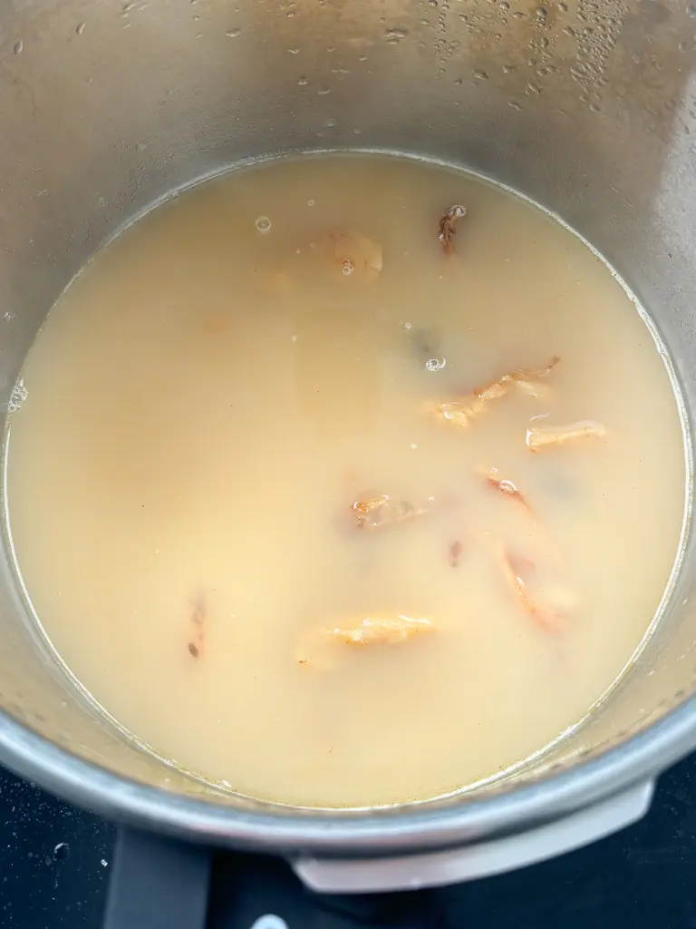 Brewmaster Yun's Dried Pollock Soup: The Best Korean Hangover Soup Culinary Class Wars Brewmaster Yun's Dried Pollock Soup recipe, dried pollock soup recipe, Korean hangover soup