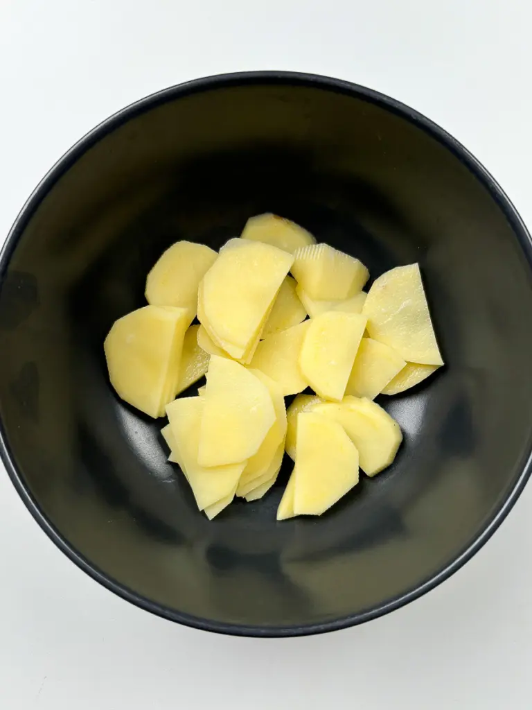 Brewmaster Yun's Dried Pollock Soup: The Best Korean Hangover Soup Culinary Class Wars Brewmaster Yun's Dried Pollock Soup recipe, dried pollock soup recipe, Korean hangover soup