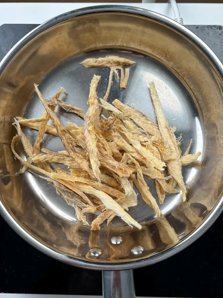 Brewmaster Yun's Dried Pollock Soup: The Best Korean Hangover Soup Culinary Class Wars Brewmaster Yun's Dried Pollock Soup recipe, dried pollock soup recipe, Korean hangover soup