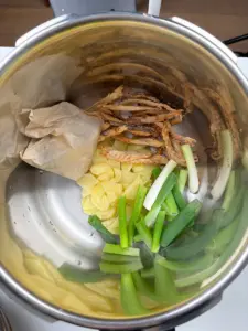 Brewmaster Yun's Dried Pollock Soup: The Best Korean Hangover Soup Culinary Class Wars Brewmaster Yun's Dried Pollock Soup recipe, dried pollock soup recipe, Korean hangover soup