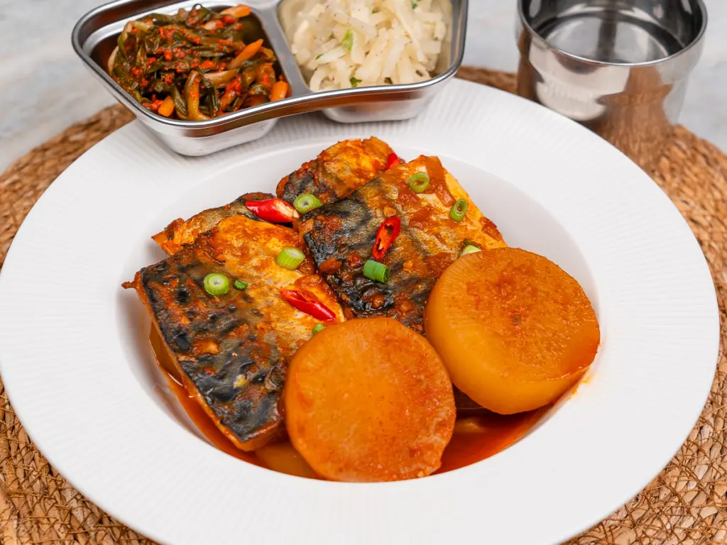 Korean Braised Mackerel recipe, Godeungeo Jorim, Braised Mackerel with Radish