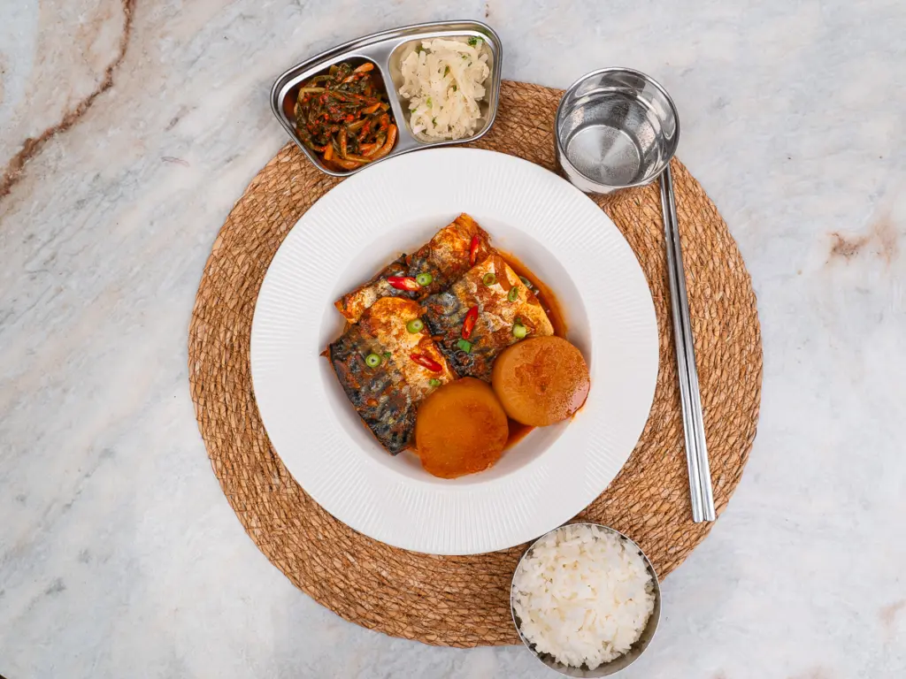 Korean Braised Mackerel recipe, Godeungeo Jorim, Braised Mackerel with Radish