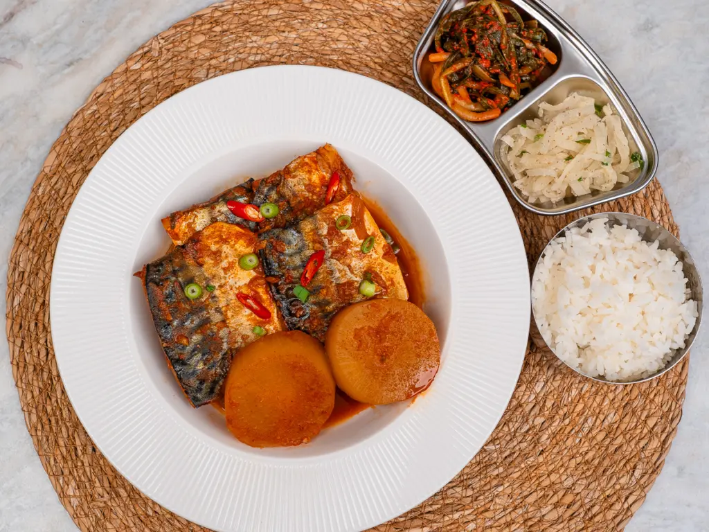 Korean Braised Mackerel recipe, Godeungeo Jorim, Braised Mackerel with Radish
