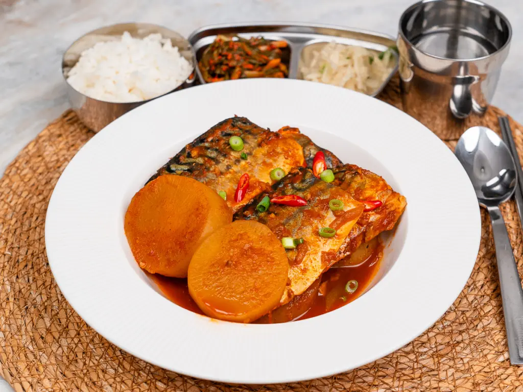 Korean Braised Mackerel recipe, Godeungeo Jorim, Braised Mackerel with Radish