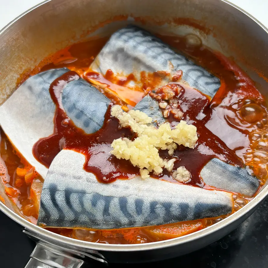 Korean Braised Mackerel recipe, Godeungeo Jorim, Braised Mackerel with Radish