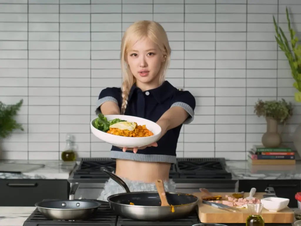 Rose vogue Kimchi fried rice, BLACKPINK Rose's Favorite Food, Rose's Favorite Korean Snacks, Rose's Diet, kimchi fried rice