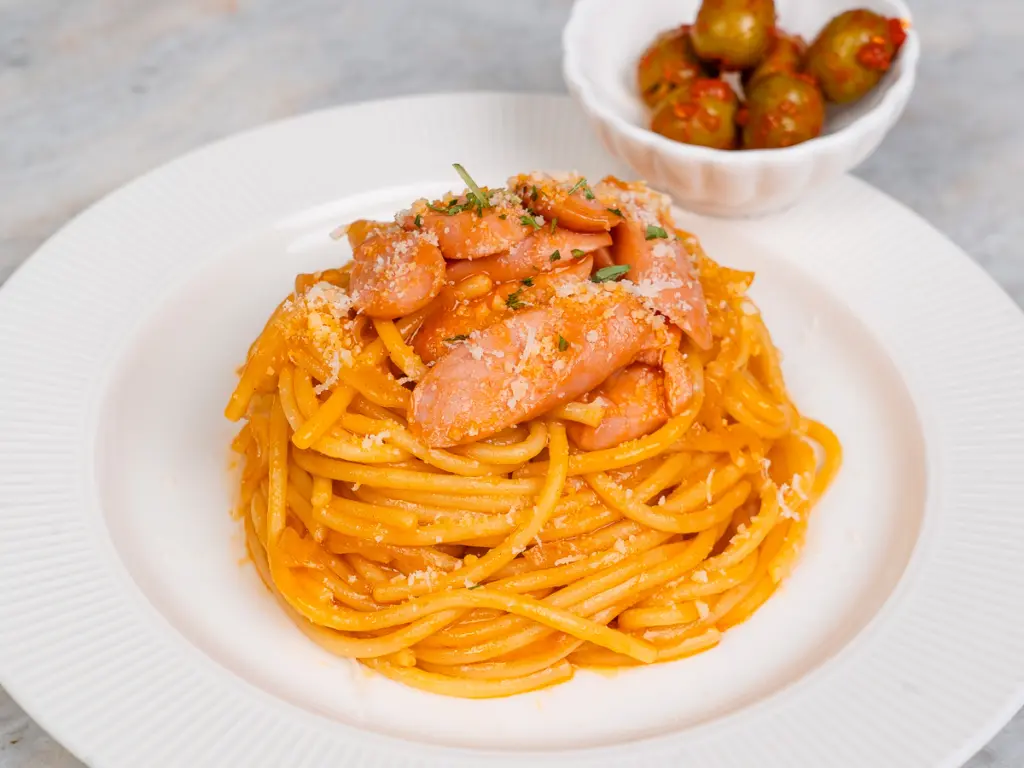 Napolitan Spaghetti Recipe (Naporitan): Easy Japanese Ketchup Pasta Napolitan Spaghetti recipe, Naporitan, Ketchup pasta