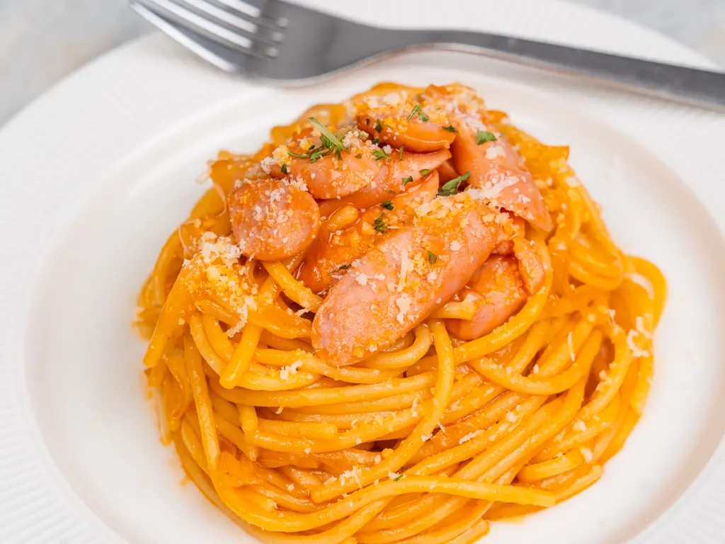 Napolitan Spaghetti Recipe (Naporitan): Easy Japanese Ketchup Pasta A delicious plate of Napolitan Spaghetti recipe with Grana Padano cheese.