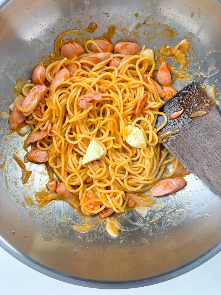 Napolitan Spaghetti Recipe (Naporitan): Easy Japanese Ketchup Pasta Mixing spaghetti with the red sauce for Napolitan Spaghetti recipe.