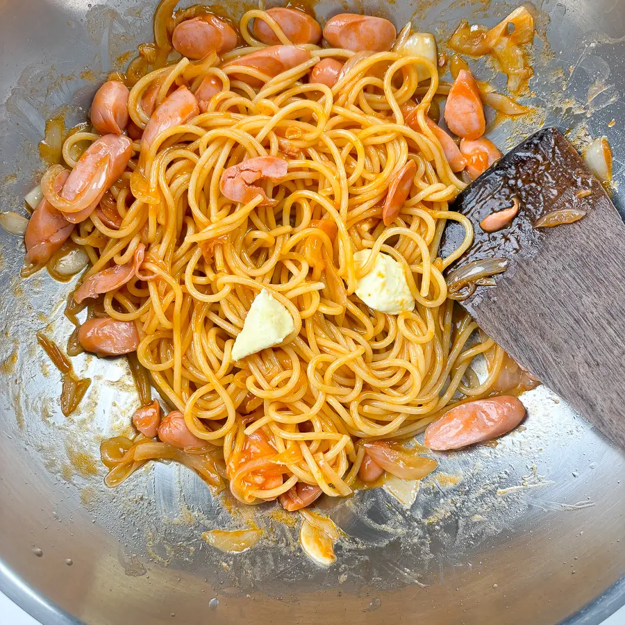 Napolitan Spaghetti Recipe (Naporitan): Easy Japanese Ketchup Pasta Mixing spaghetti with the red sauce for Napolitan Spaghetti recipe.