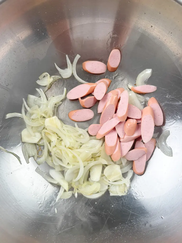 Napolitan Spaghetti Recipe (Naporitan): Easy Japanese Ketchup Pasta Adding sausages to the pan for the Naporitan cooking process.