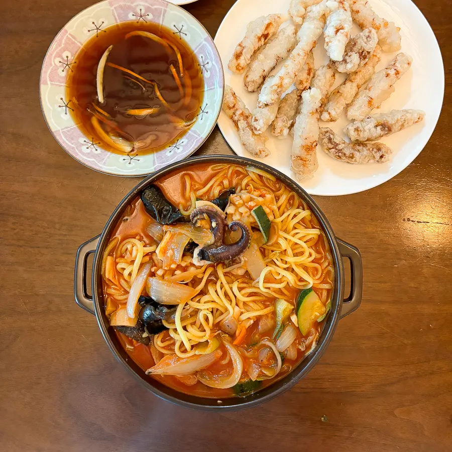 Jjambbong, Hyunjin food preferences